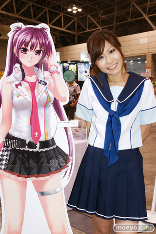 Illustration for article titled 2010's Japanese Booth Companions Still Passing Out Fliers In Your Memories
